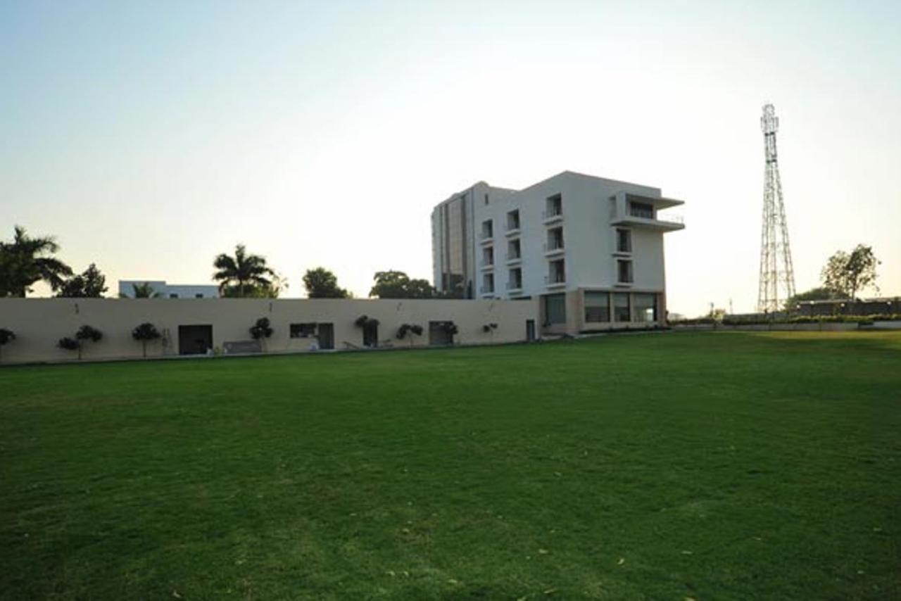 Krsna Lila By The Blues Otel Sānand Dış mekan fotoğraf